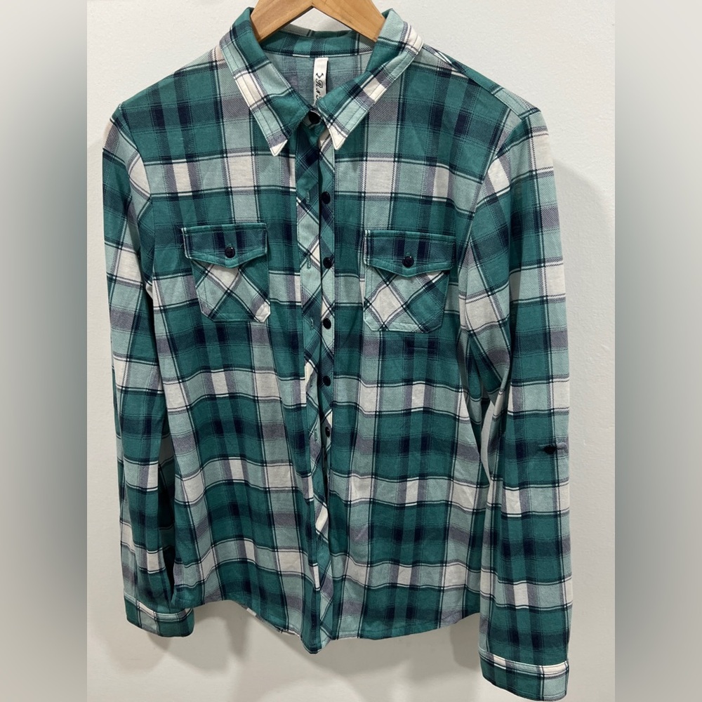 Cyan / Teal colored flannel from Rn R Franela de color
verde azulado de R n R
